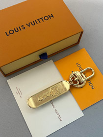 Louis Vuitton LV uses shiny brass to carve skateboard-shaped bag charms and keychains-0134