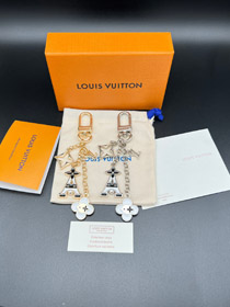 Louis Vuitton LV four-leaf clover and Eiffel Tower bag keychain-0324