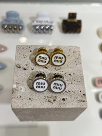 MIUMIU white enamel letter metal round button earrings-0374